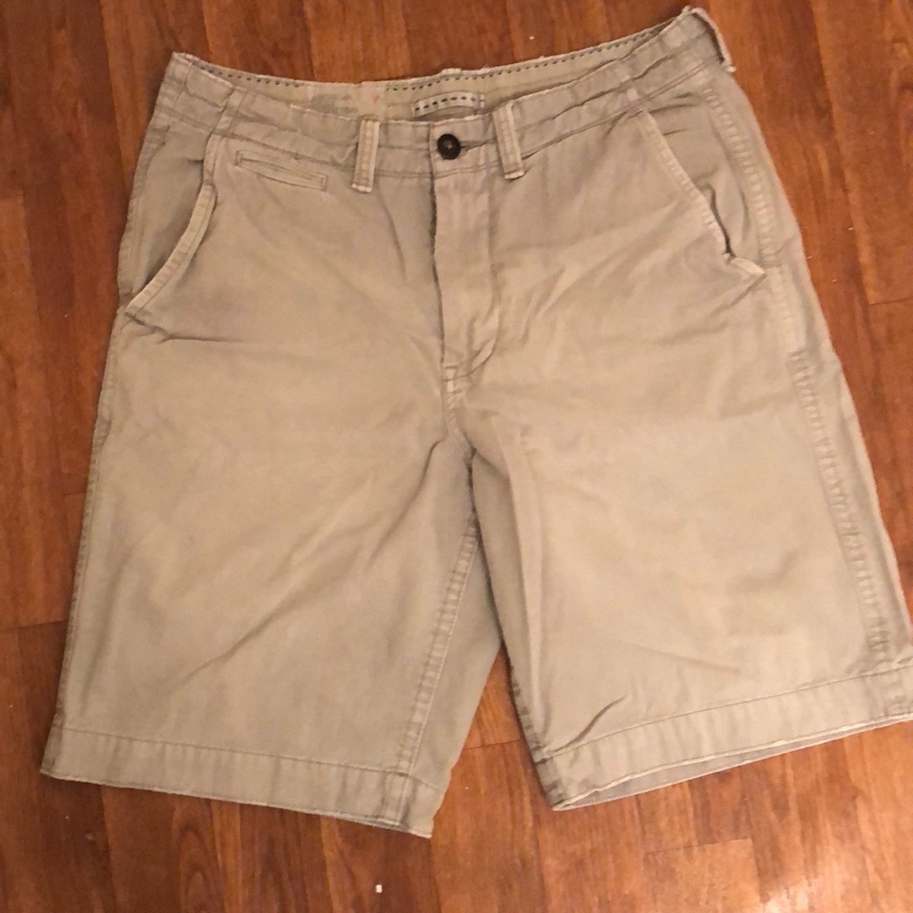 Men’s AE gray shorts
